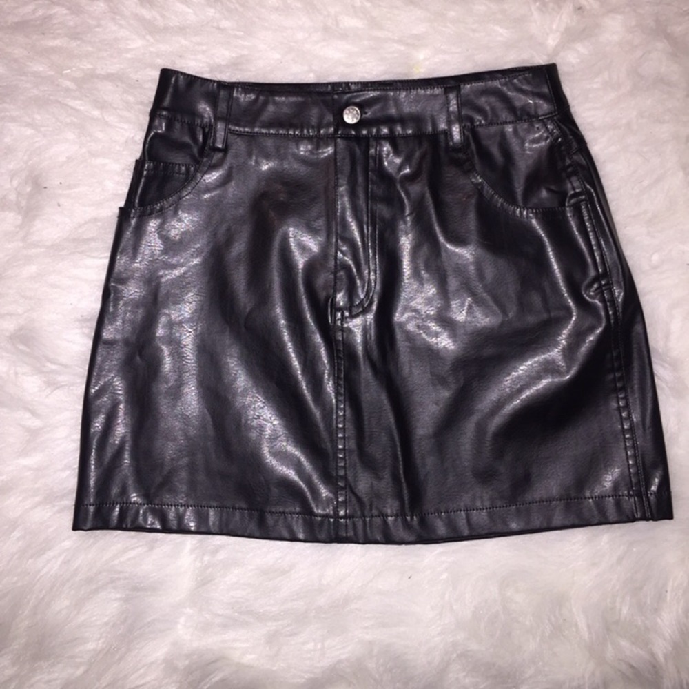 Black faux leather mini A-lined Skirt